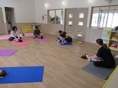 ベビーママヨガをしました。