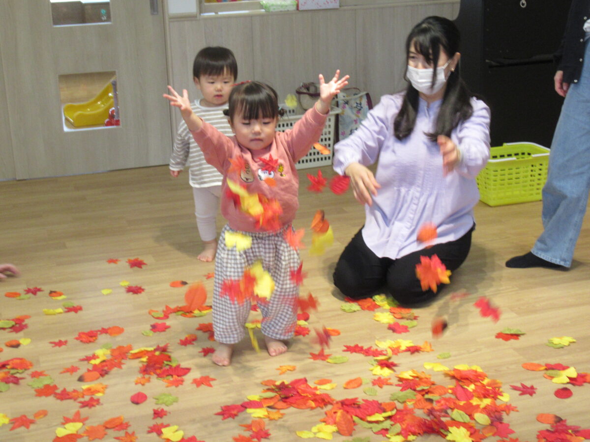 リトミックを楽しみました。